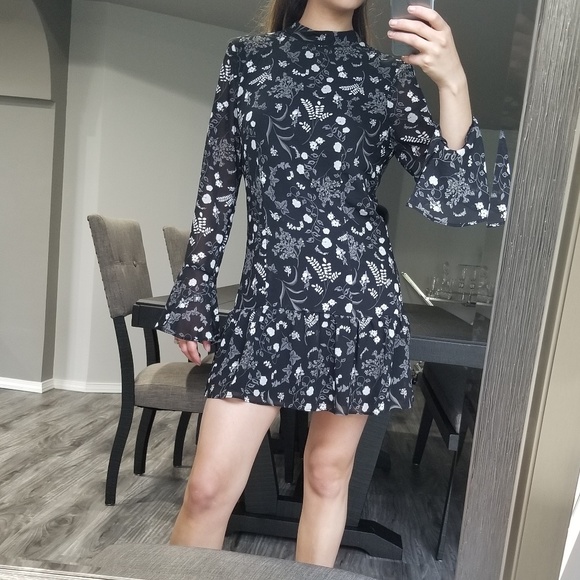 H&M Dresses & Skirts - H&M long sleeve ruffle flower everyday dress H&M Dresses & Skirts - H&M long sleeve ruffle flower everyday dress